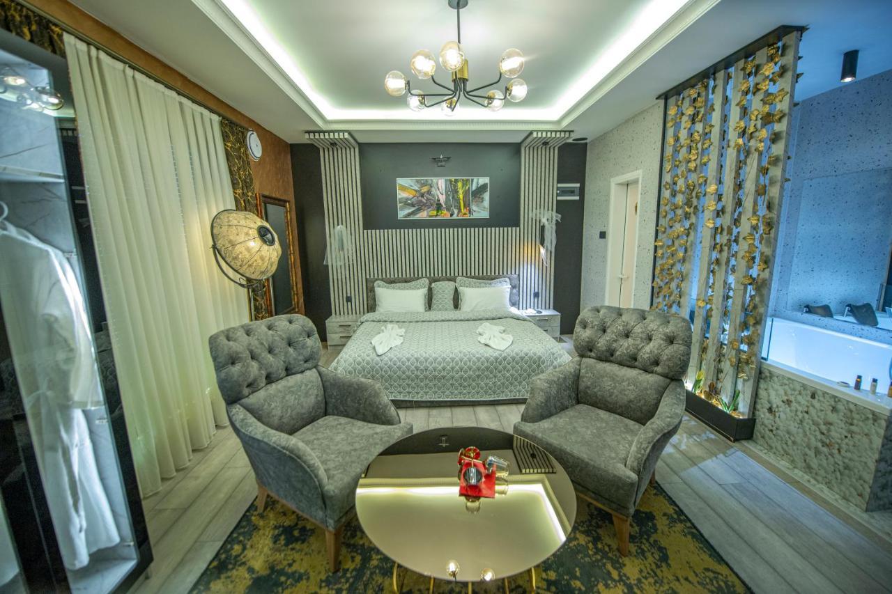 Hotel And Apartments Central City Prishtina Pristina Esterno foto