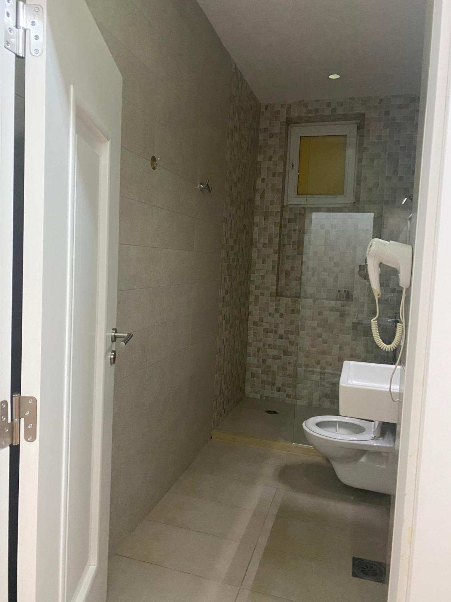 Hotel And Apartments Central City Prishtina Pristina Esterno foto