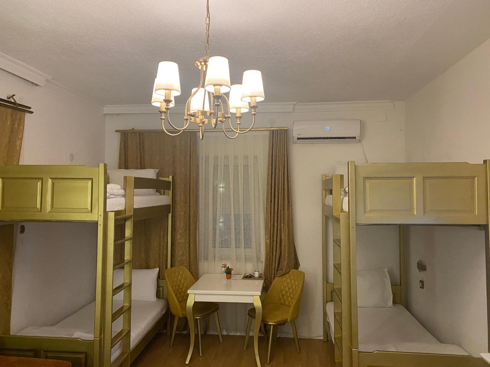 Hotel And Apartments Central City Prishtina Pristina Esterno foto